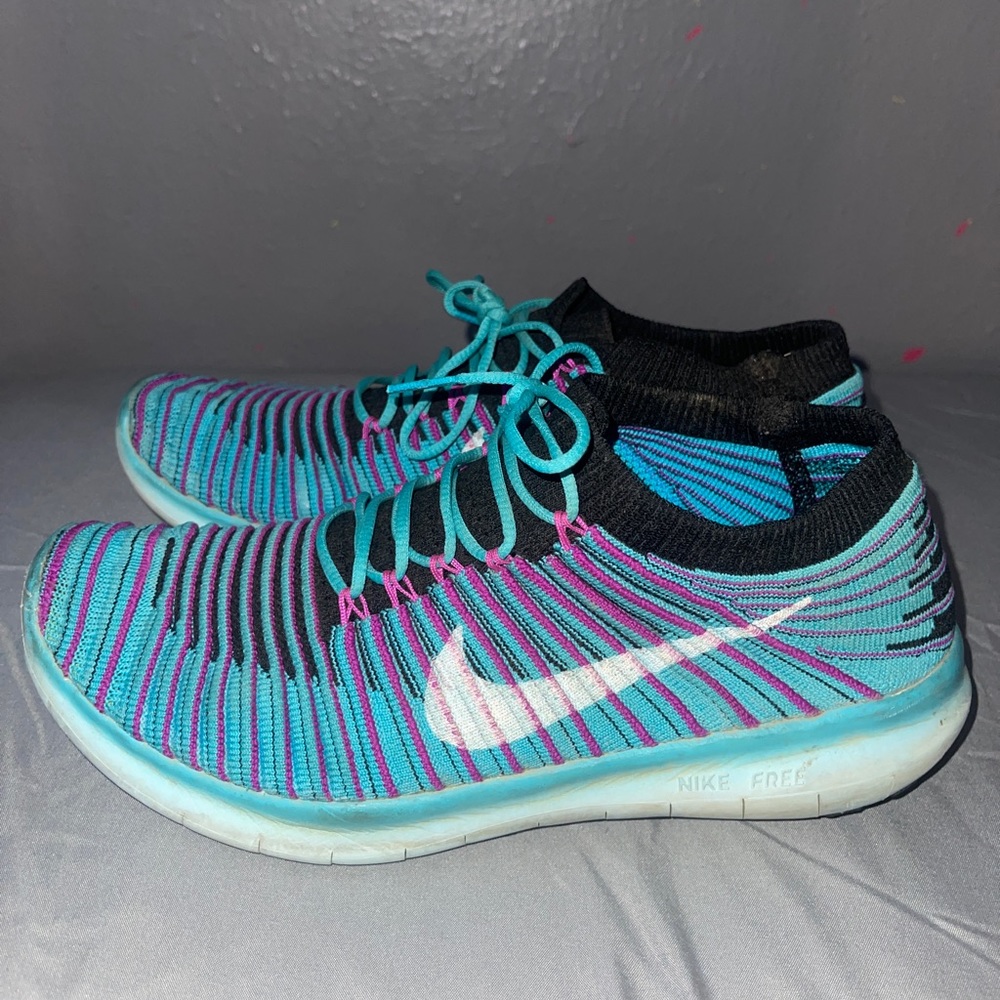 NIKE FREE & FLEXIBLE running shoes